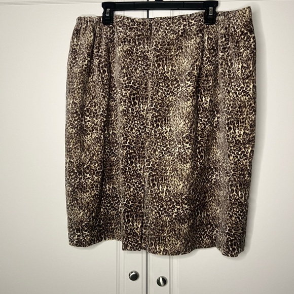 NWT Talbots Leopard Velour Pencil Skirt - Picture 3 of 7